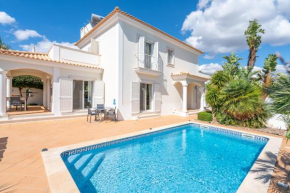 Captivating Villa 600M to Vau Beach
